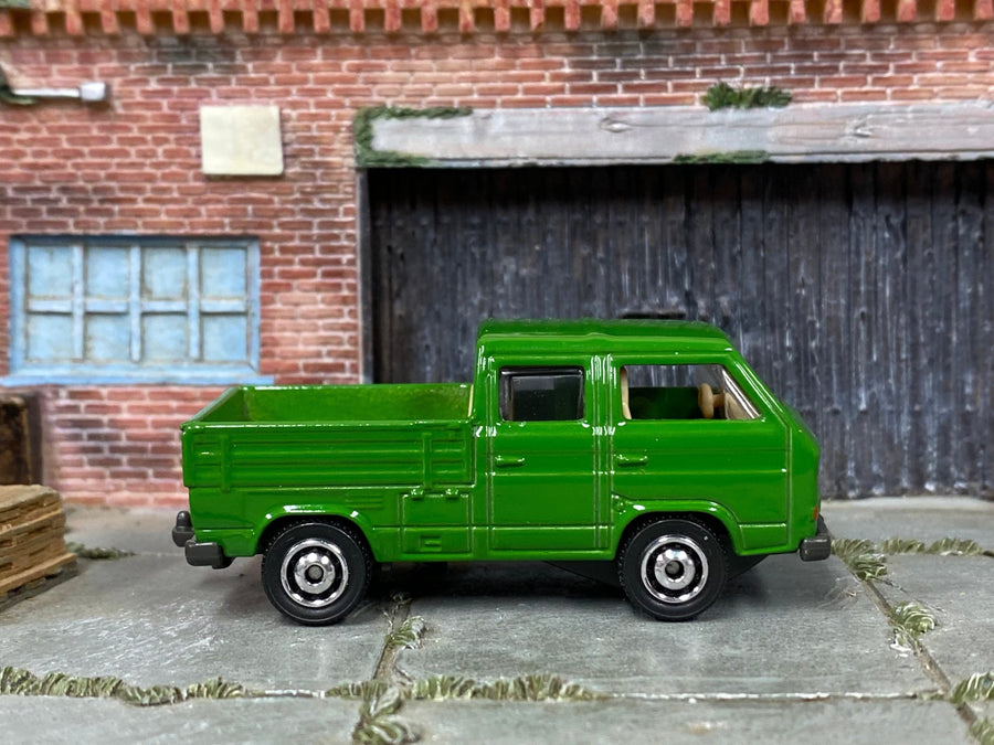 Matchbox VW Volkswagen Transporter Crew Cab Truck in Green, loose diecast car