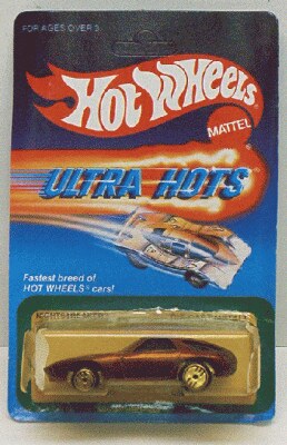 Metallic-magenta Nightstreaker Porsche 928 in vintage Ultra Hots blister packaging