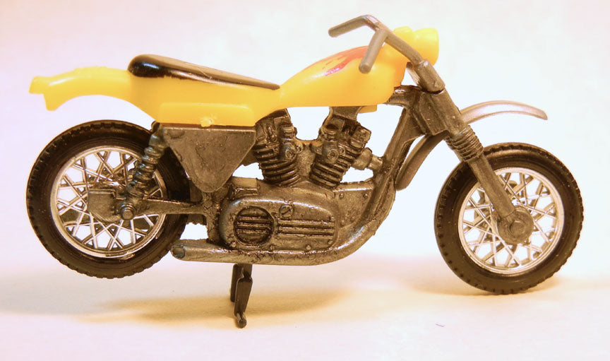 Street Eater motorcycle with yellow tank and rear body, gray handlebars, metal engine and spoked wheels
