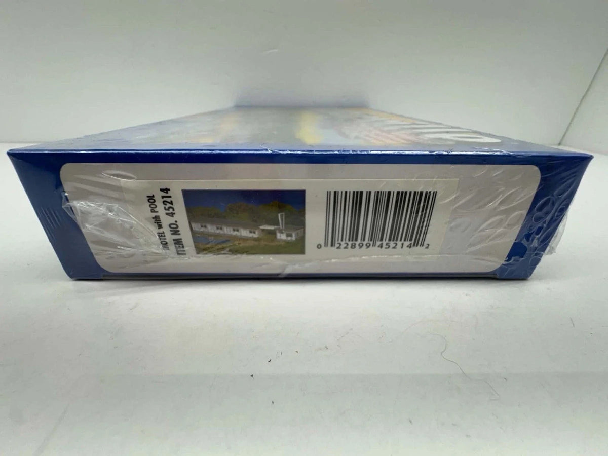Bachmann HO Plasticville Motel with Pool Kit - additional product view 2
