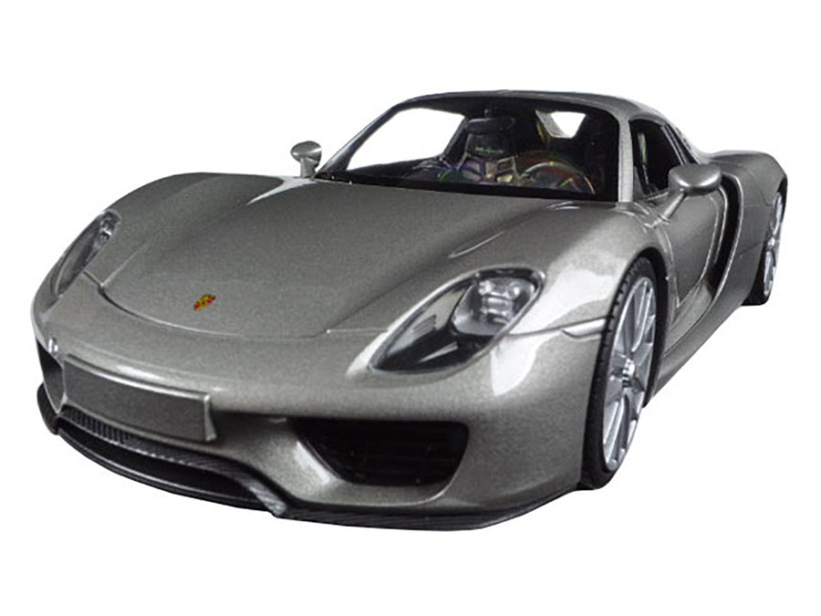 Welly Porsche 918 Spyder silver closed-roof 1:24 diecast model, view 3
