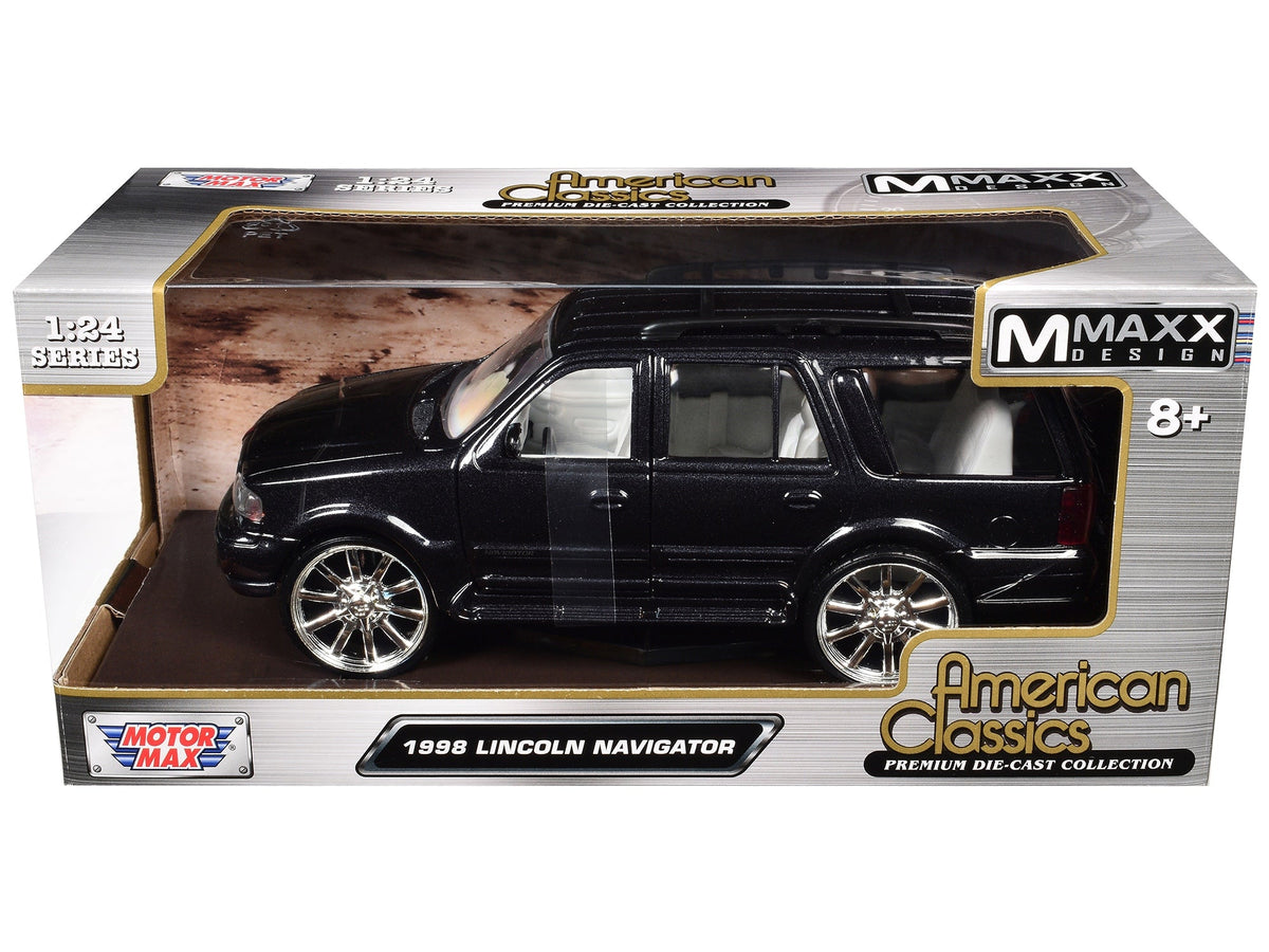 Motormax 1998 Lincoln Navigator black metallic white interior 1:24 73227BLK, product image 1