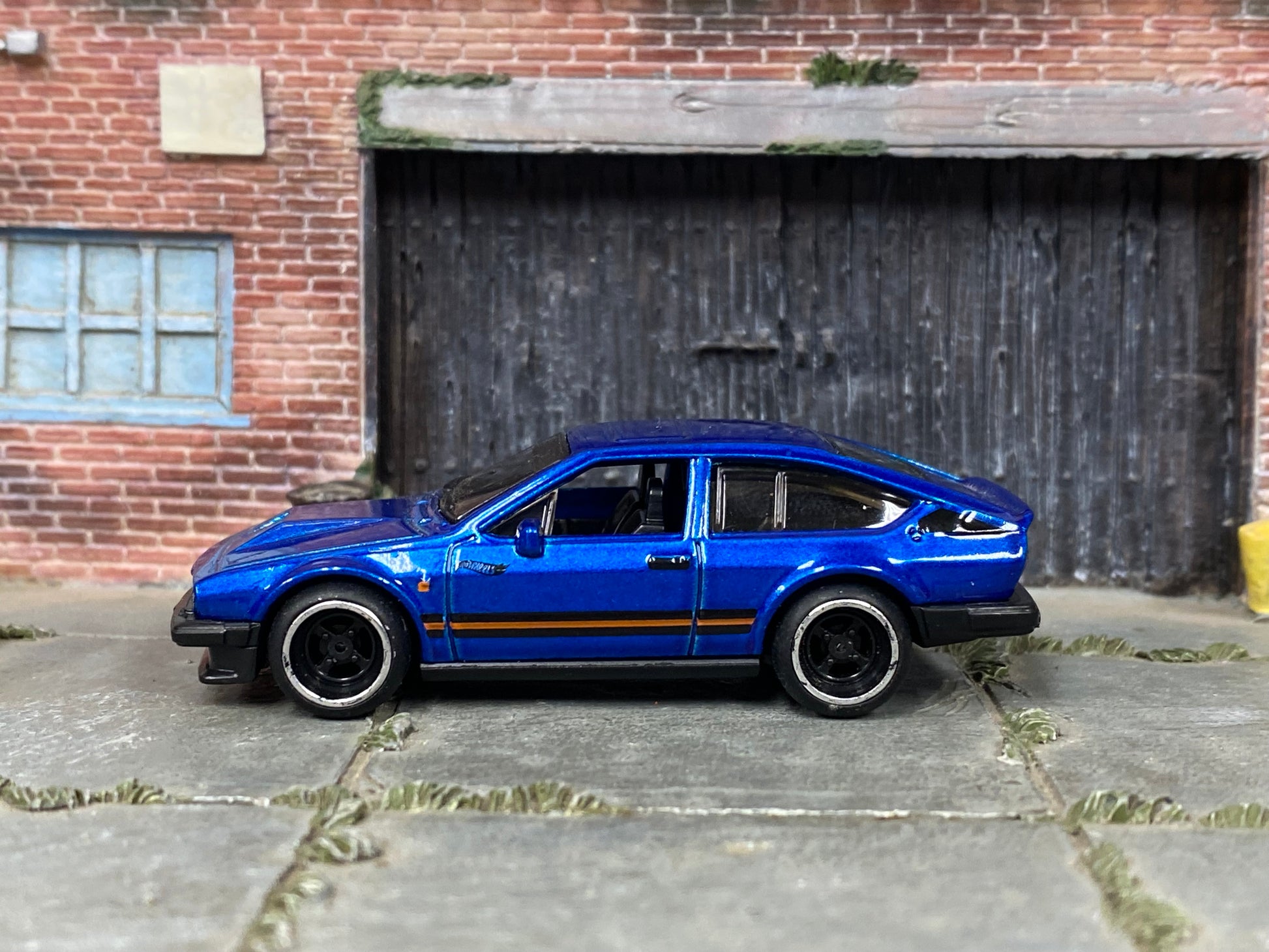 Custom Hot Wheels - Alfa Romeo GTV6 3.0 - Blue and Black - Black and Chrome Mag Wheels - Rubber Tires
