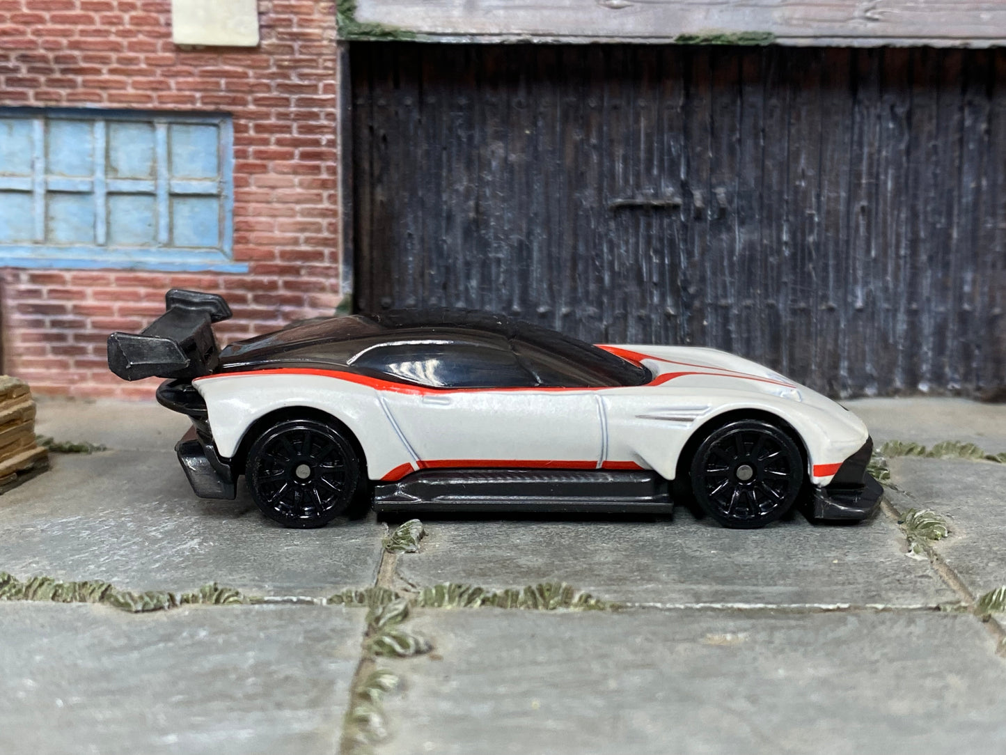 Loose Hot Wheels - Aston Martin Vulcan - White and Red