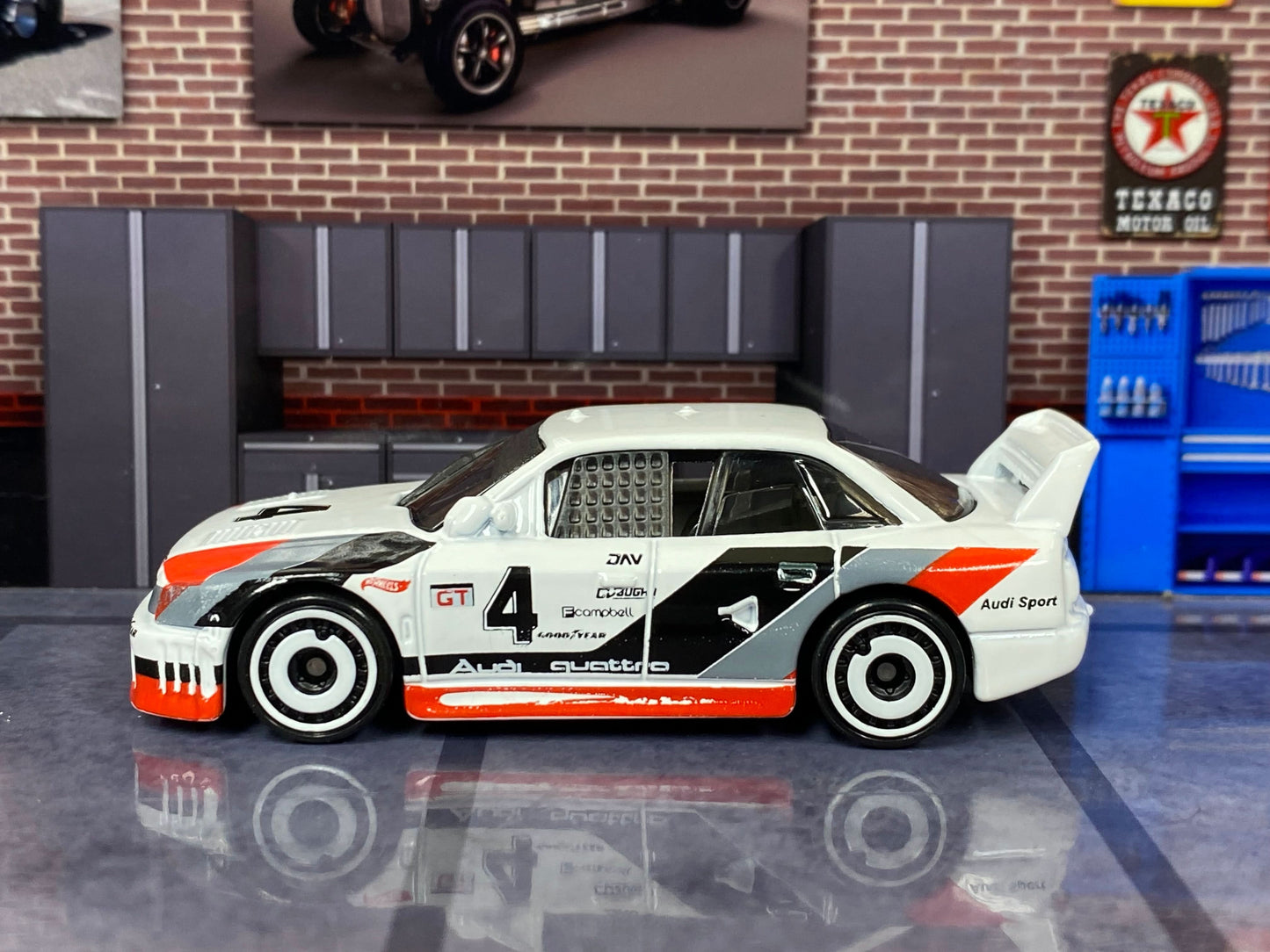 Loose Hot Wheels - Audi 90 Quattro - White, Red, Gray and Black 4