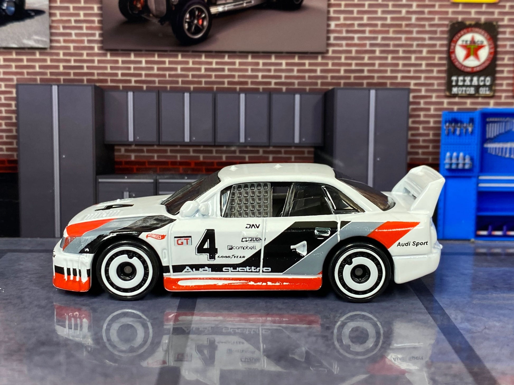 Loose Hot Wheels - Audi 90 Quattro - White, Red, Gray and Black 4