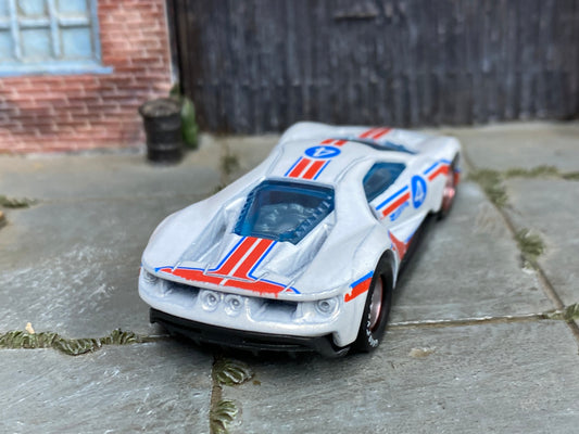 Custom Hot Wheels - 2017 Ford GT - White, Red and Blue - Chrome and Red 5 Spoke Wheels - Rubber Tires