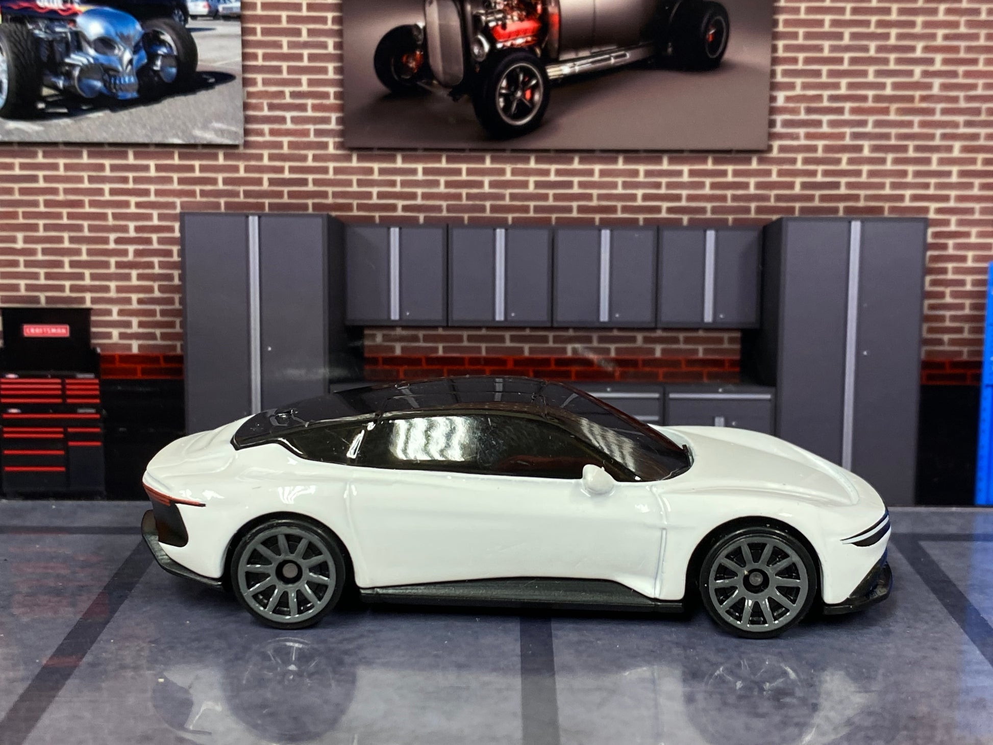 Loose Hot Wheels - DeLorean Alpha 5 - White