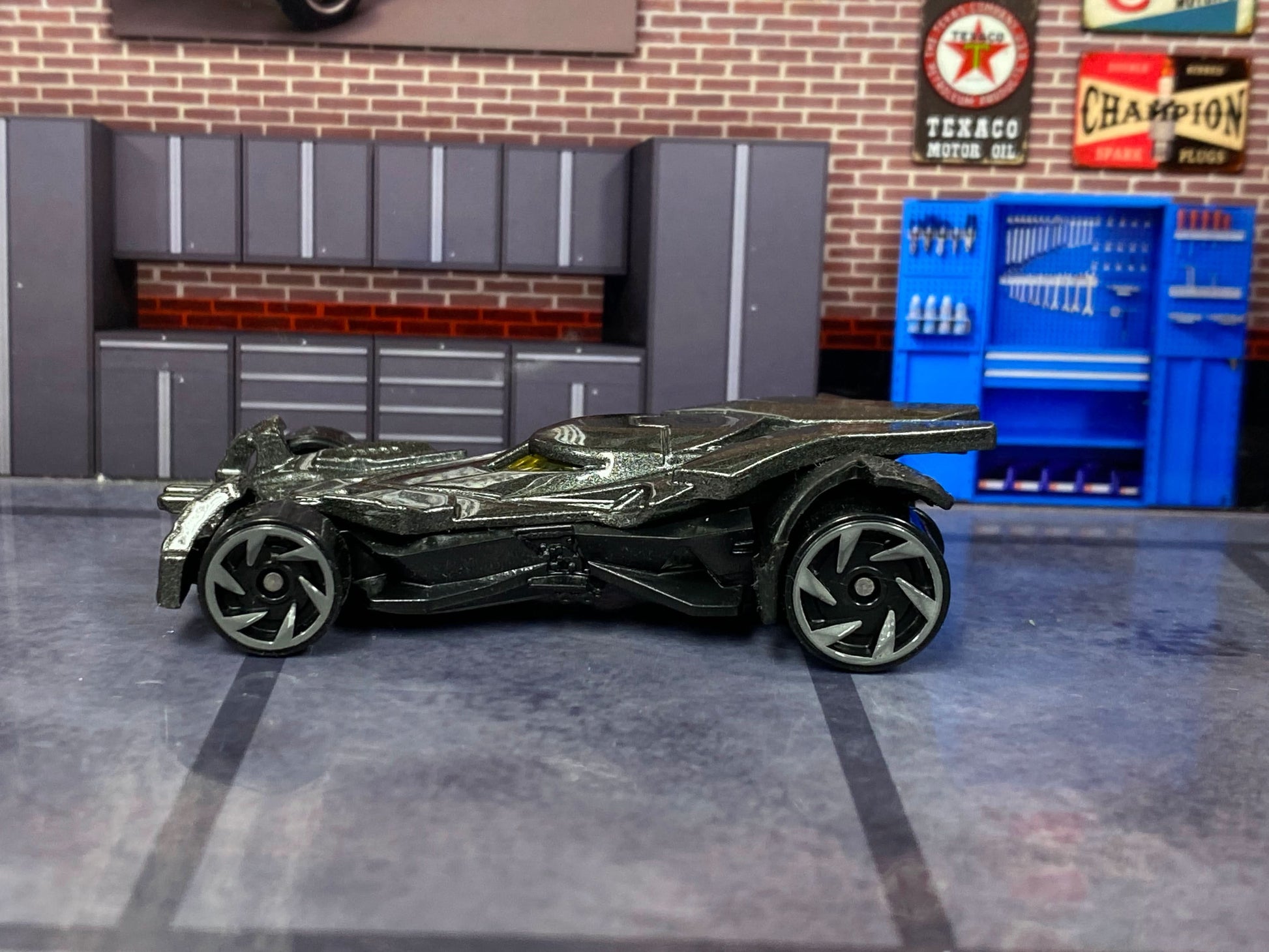 Loose Hot Wheels - Batman Batmobile Justice League - Dark Gray