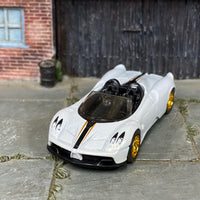 Custom Hot Wheels - Pagani Huayra Roadster - Pearl White, Black and Gold - Gold Mag Wheels - Rubber Tires