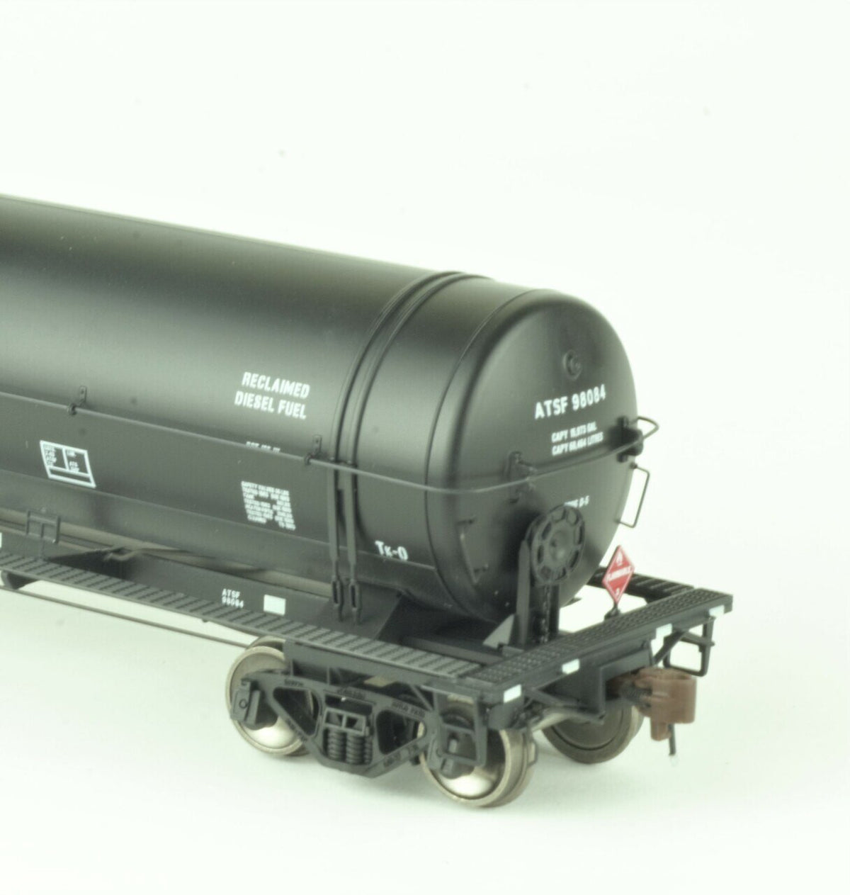American Limited Models 1823 ATSF 98090 GATC tank car HO scale end detail