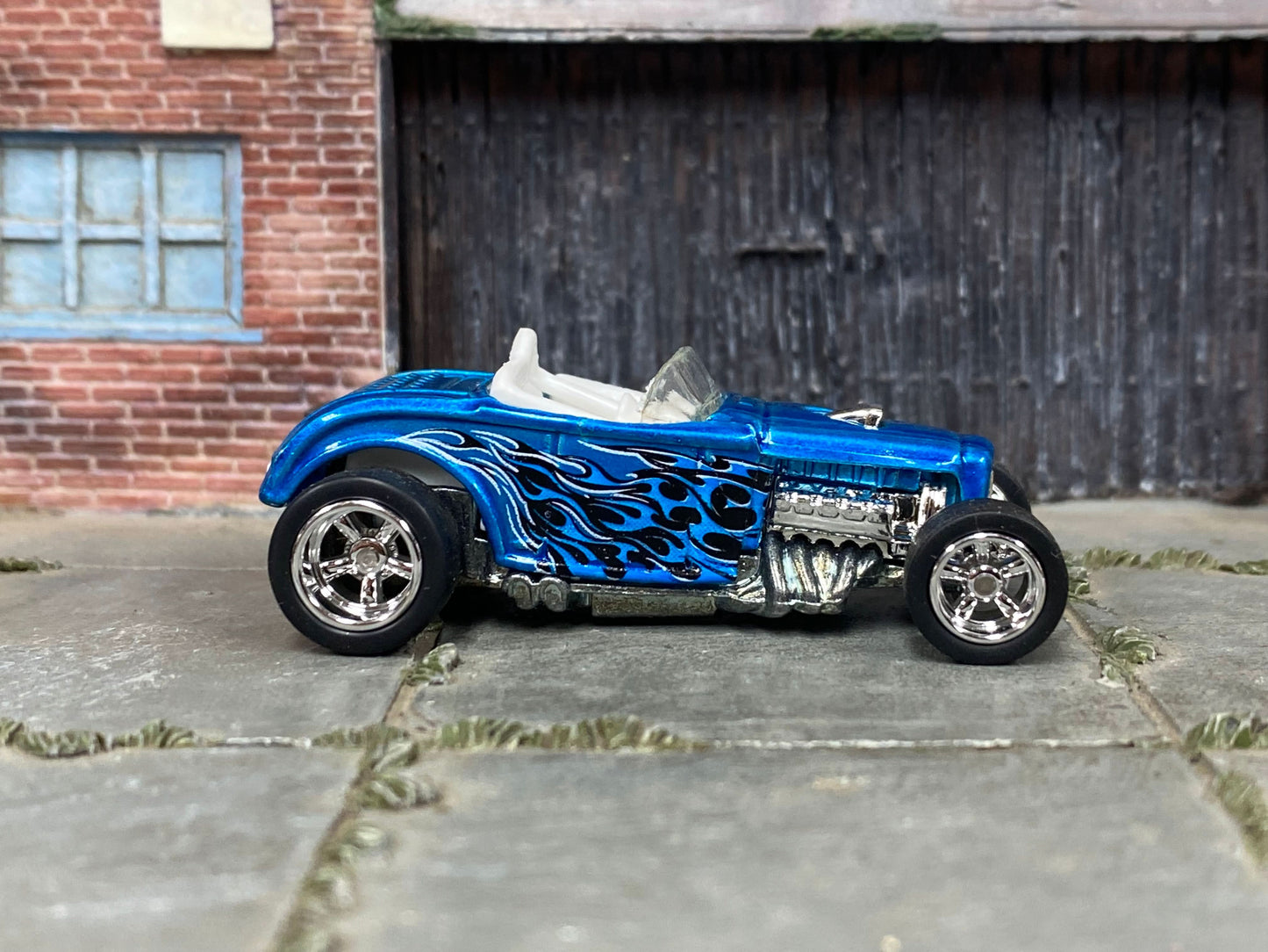 Custom Hot Wheels - 1932 Ford Roadster - Blue with Tribal Flames - Chrome Mag Wheels - Rubber Tires