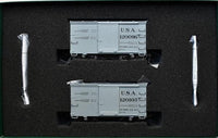 Bachmann On30 U.S.A. 120096 and 120103 18-Foot Boxcar Two-Pack - product and package view 2