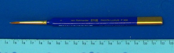 Revell Painta Luxus size 3 actual red marten paint brush with product label