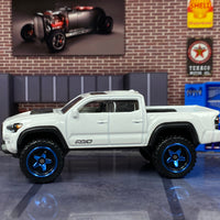 Loose Hot Wheels - 2020 Toyota Tacoma Off Road 4x4 - White