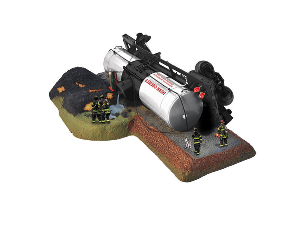 Lionel O Firefighter Tank Car Accident Training w/ Firefighter Figures - 2229260 — exact product reference