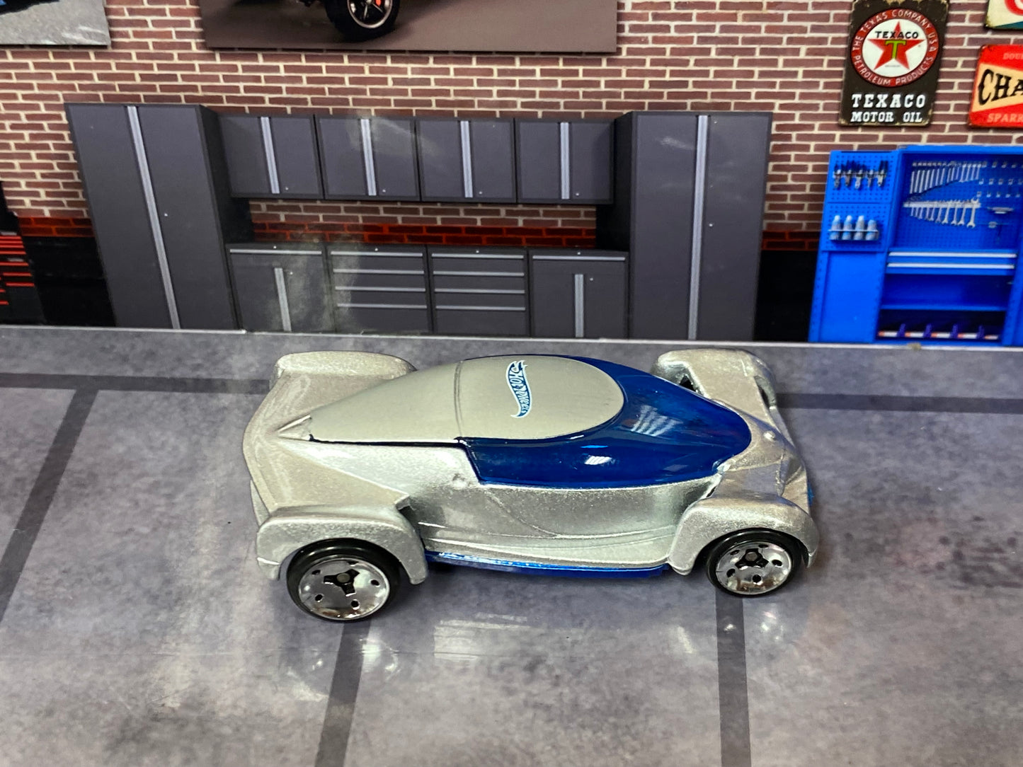 Loose Hot Wheels - 2002 Autonomy Concept - Blue and Silver