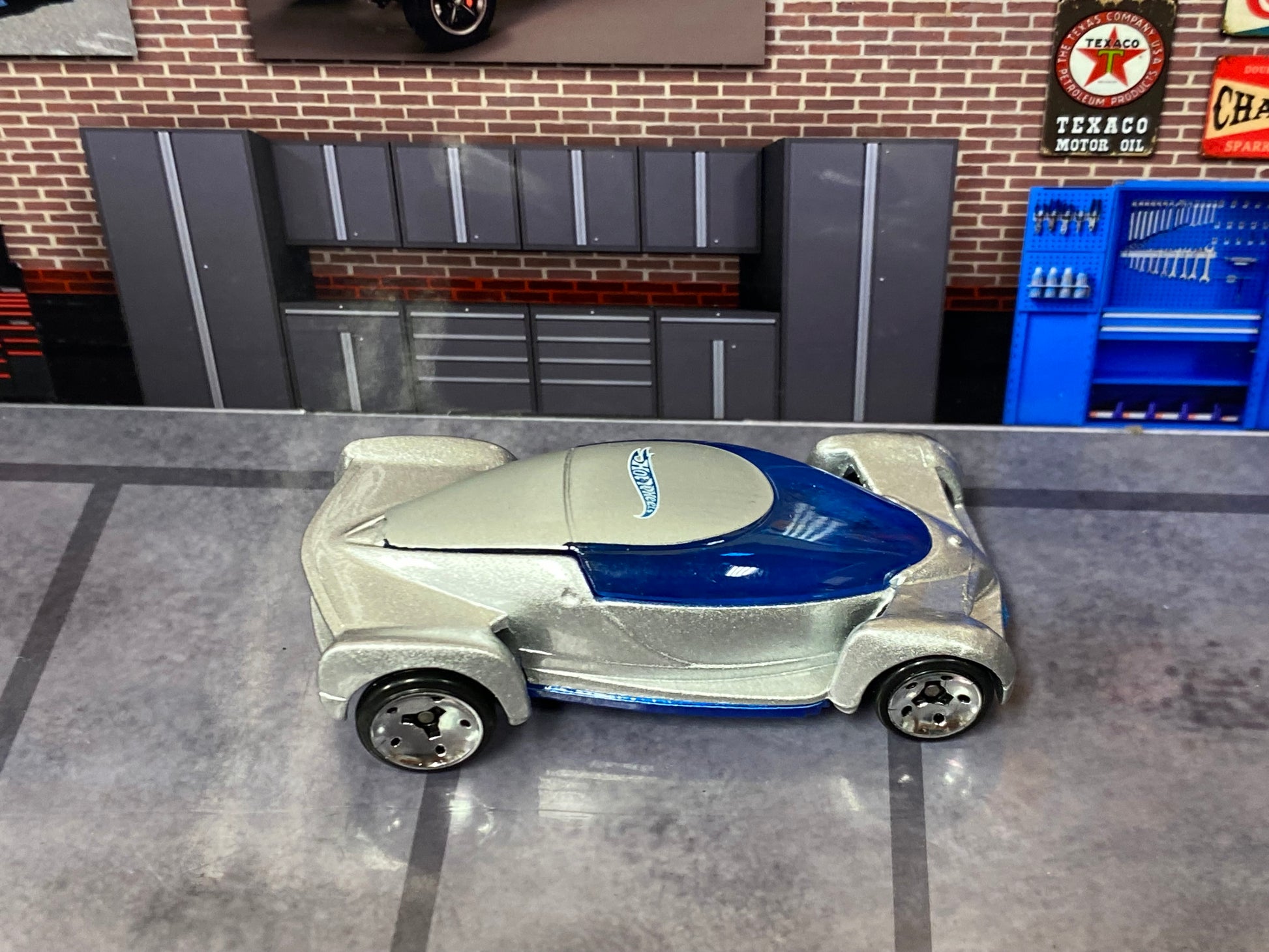 Loose Hot Wheels - 2002 Autonomy Concept - Blue and Silver