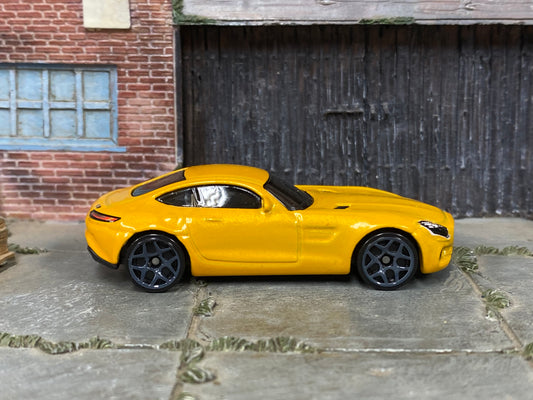 Loose Hot Wheels - Mercedes-Benz AMG GT - Yellow