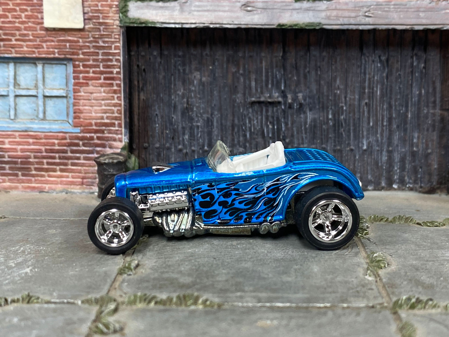 Custom Hot Wheels - 1932 Ford Roadster - Blue with Tribal Flames - Chrome Mag Wheels - Rubber Tires