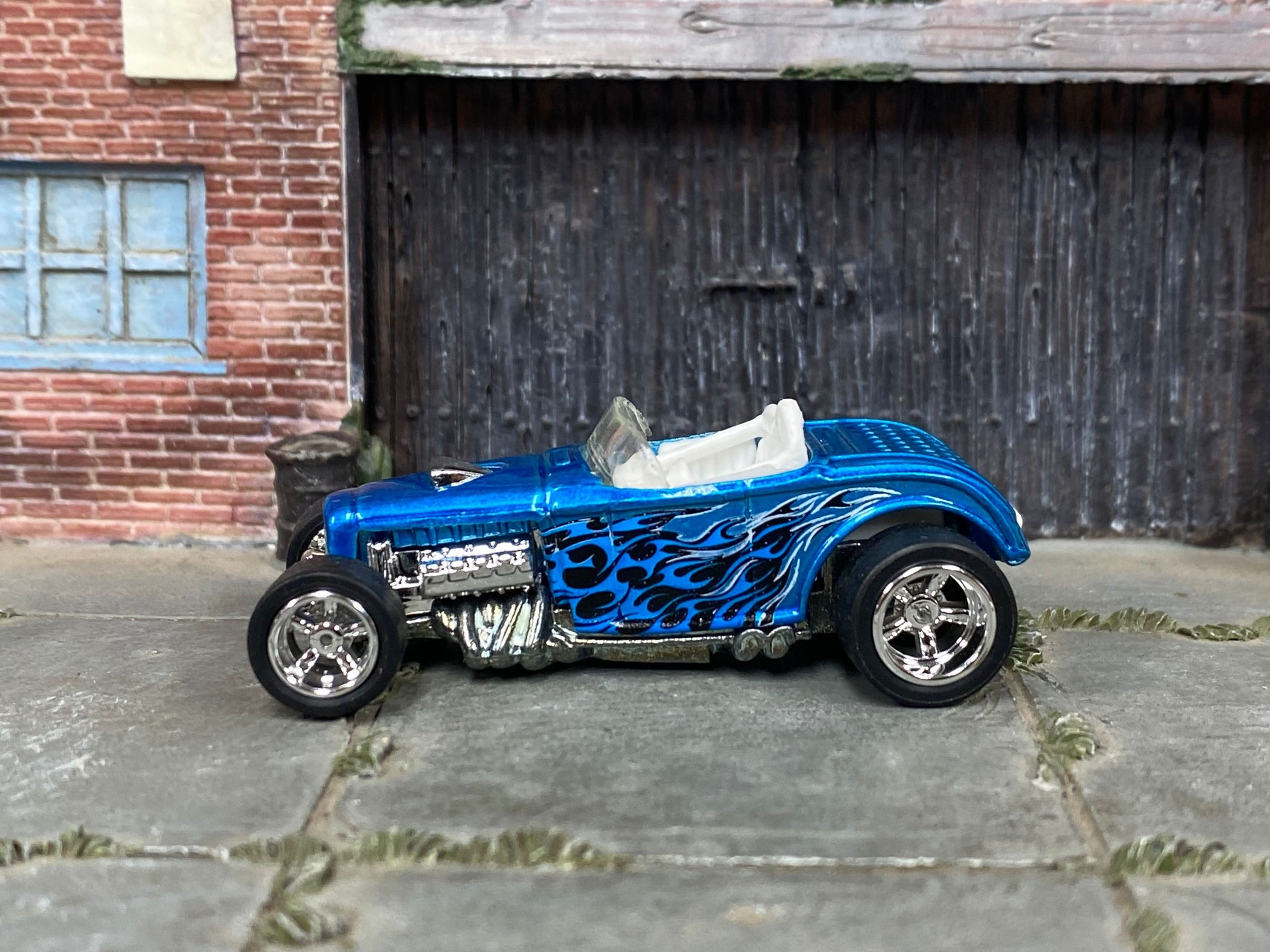 Custom Hot Wheels - 1932 Ford Roadster - Blue with Tribal Flames - Chrome Mag Wheels - Rubber Tires