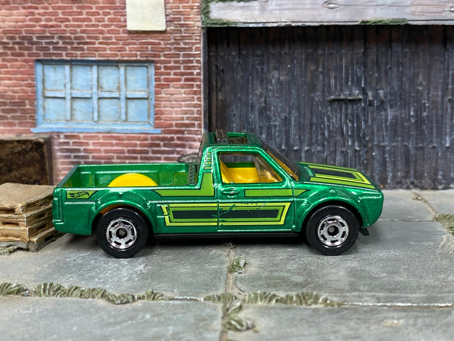 Loose Hot Wheels - VW Volkswagen Caddy Pick Up - Green and Black