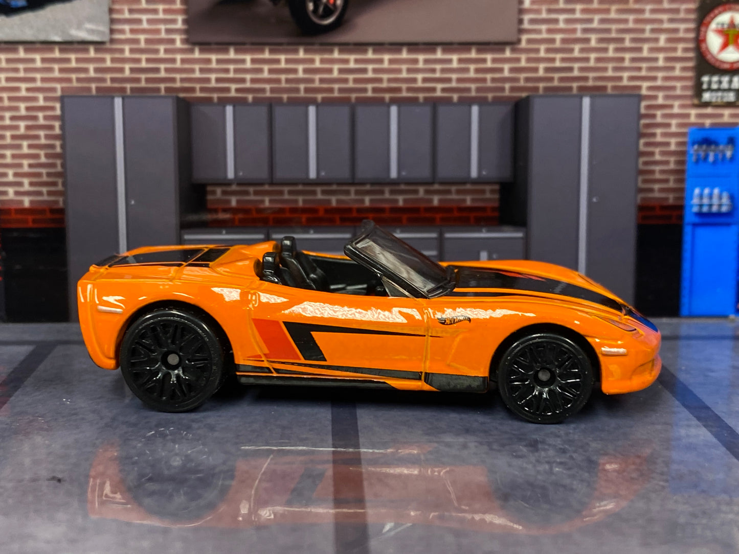 Loose Hot Wheels - Chevy Corvette C6 Convertible - Orange and Black