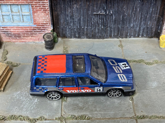 Loose Hot Wheels - Volvo 850 Estate - Blue, Red and Silver