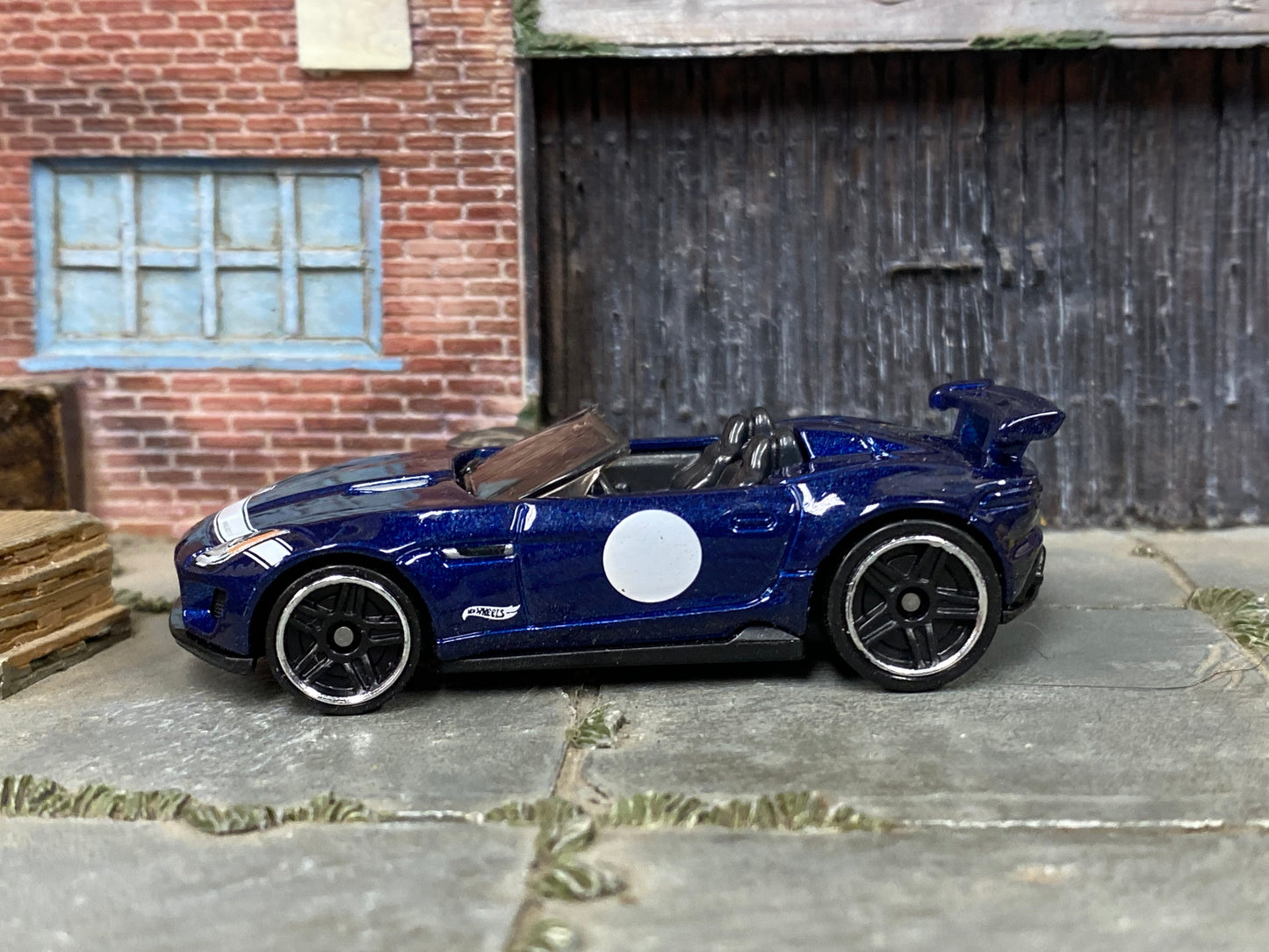 Loose Hot Wheels - 2015 Jaguare F-Type Project 7 - Blue and White
