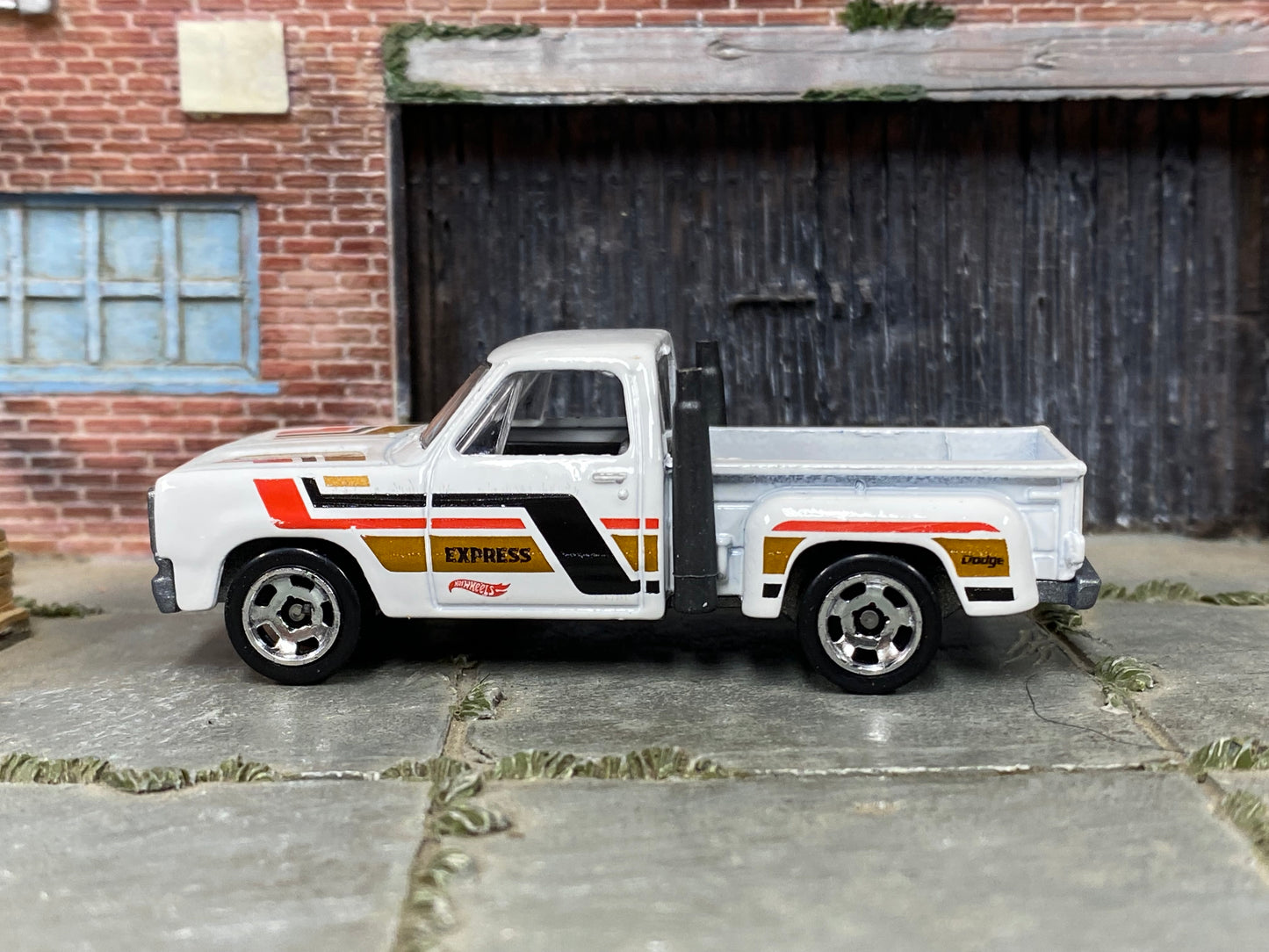 Loose Hot Wheels - 1978 Dodge Lil' Red Express - White with Stripes