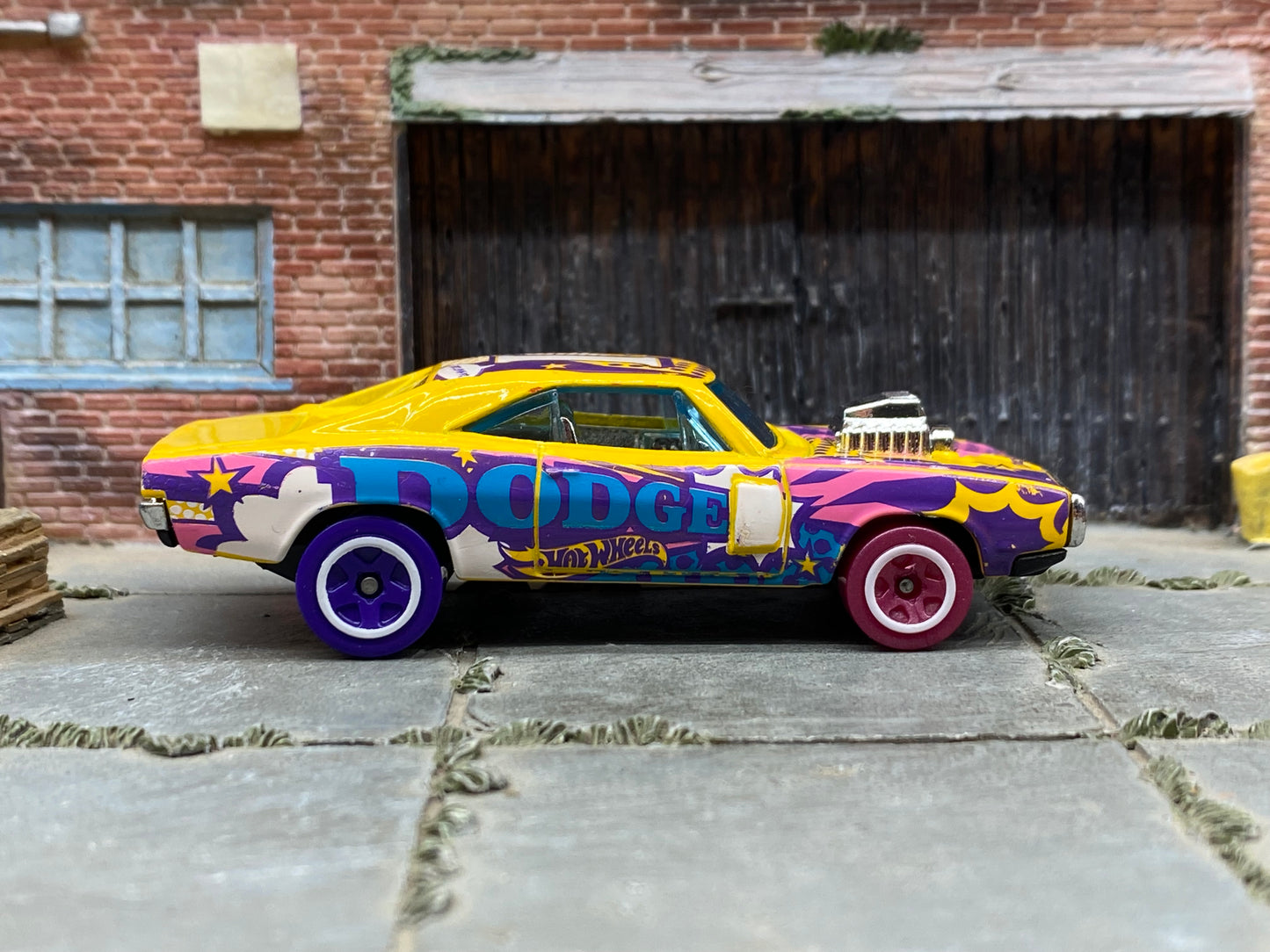 Loose Hot Wheels 1970 Dodge Charger – Yellow Art Car | Supercharged Mopar Muscle
