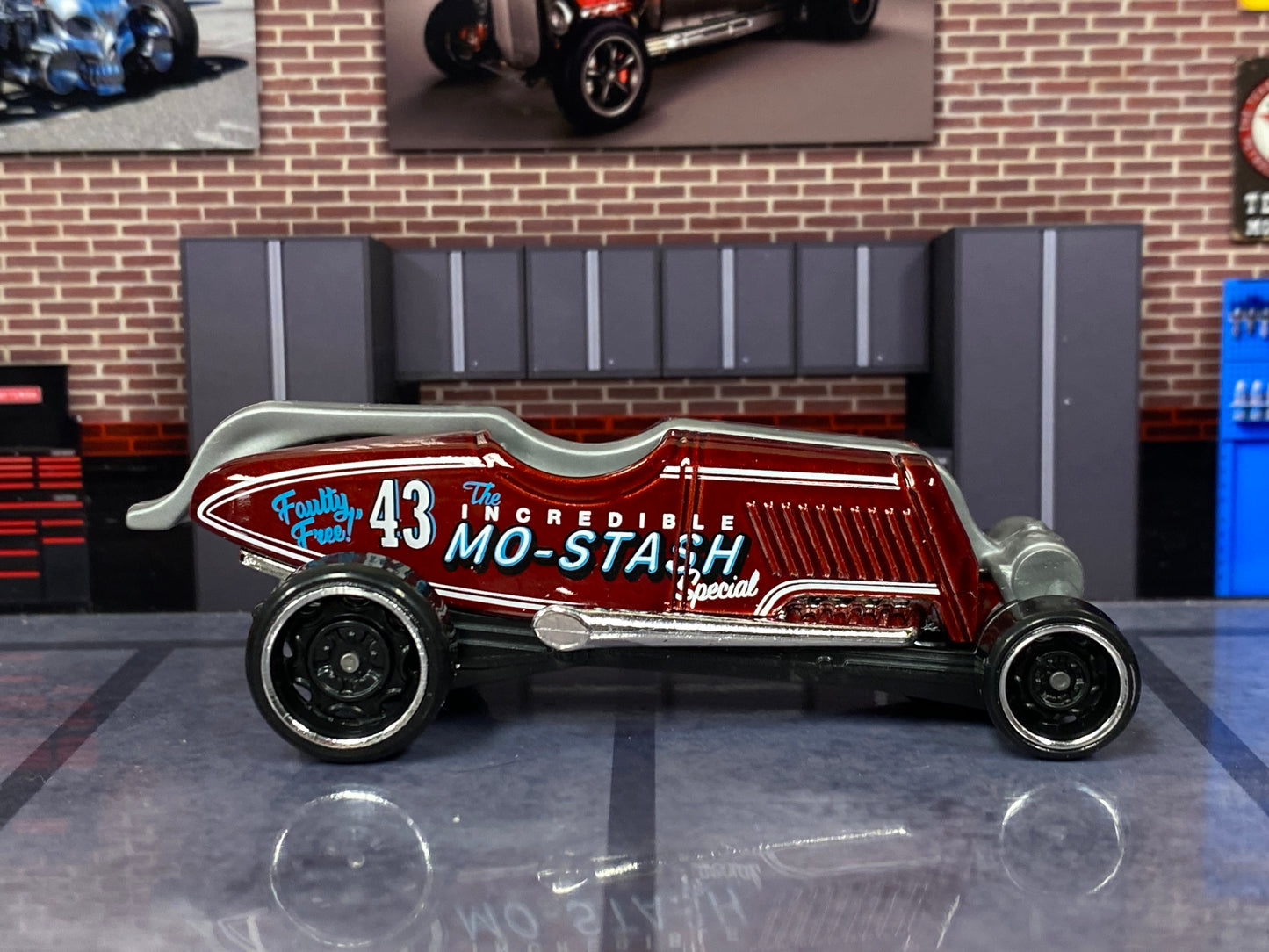 Loose Hot Wheels - Mo-Stash Hot Rod - Red and Gray 43