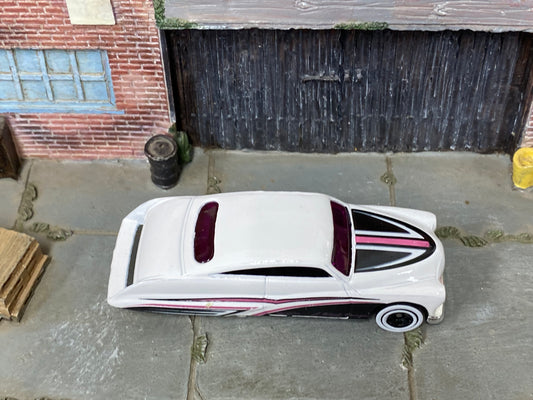 Loose Hot Wheels - Pearl Passion - White, Pink and Black