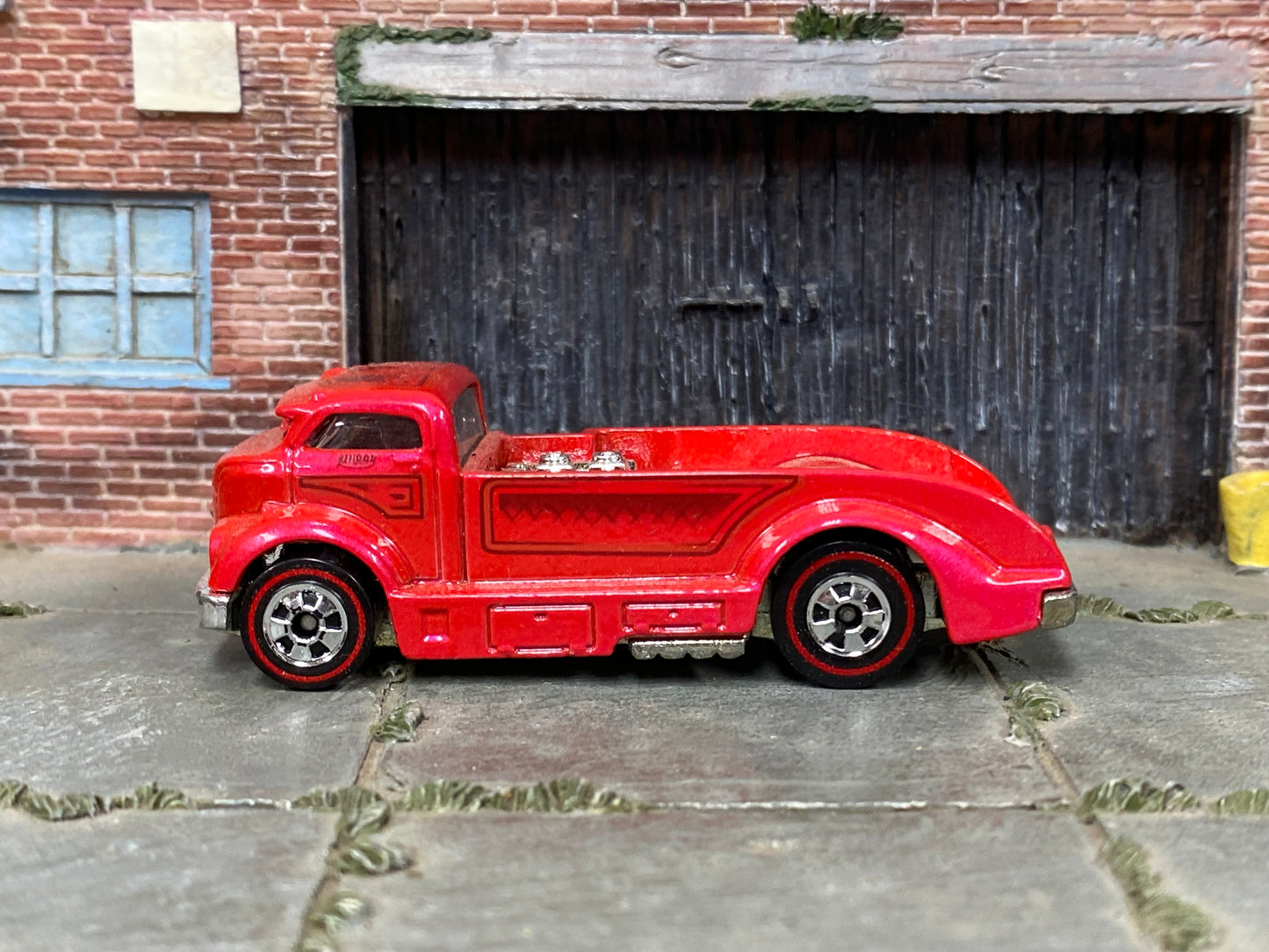 Loose Hot Wheels - Mig Rig Mobile Repair Truck - Red with Redline Wheels