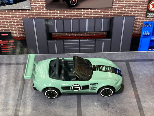 Loose Hot Wheels - 2015 Mazda MX-5 Miata - Green and Black 5