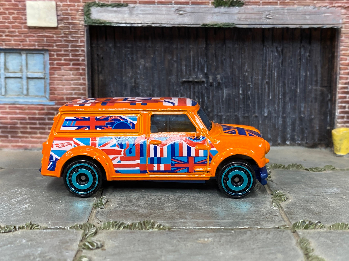 Loose Hot Wheels - 1967 Austin Mini Van - Orange