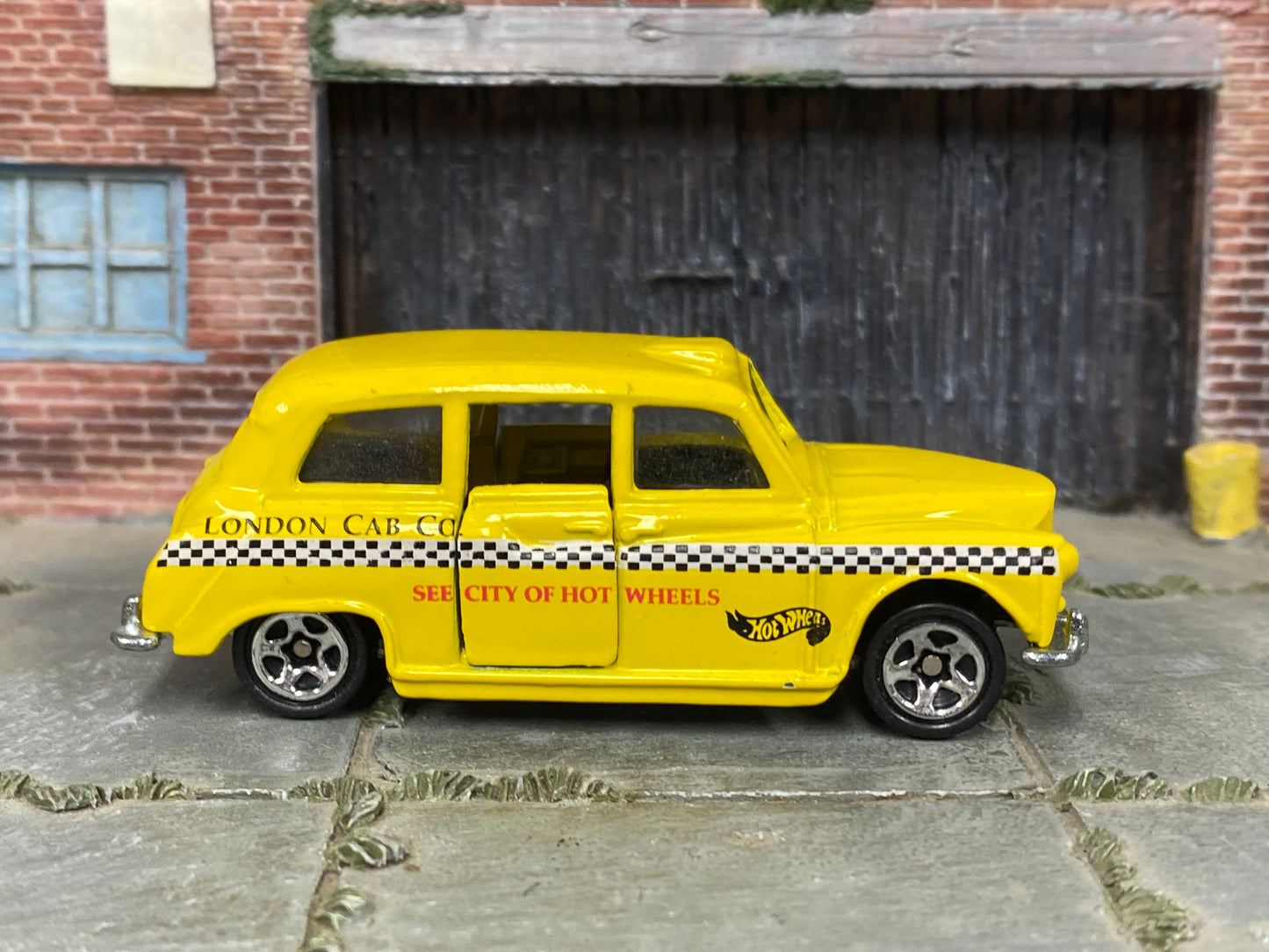 Loose Hot Wheels - London Taxi - Taxi Yellow