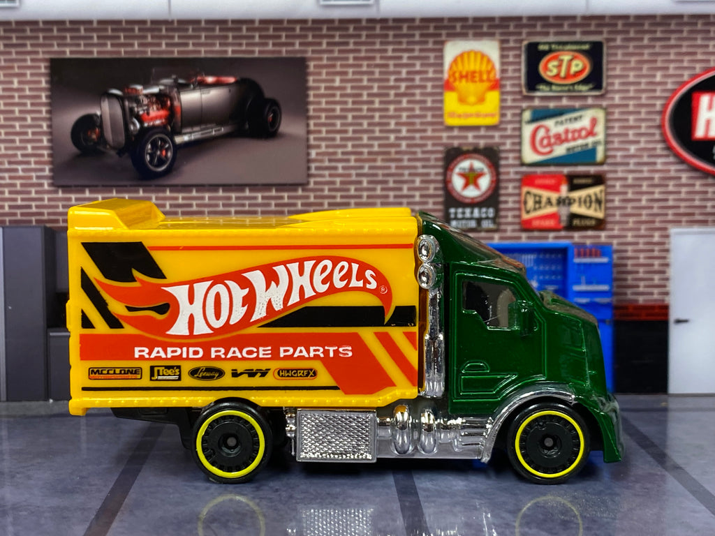 Loose Hot Wheels - Highway Hauler - Green and Yellow Hot Wheels