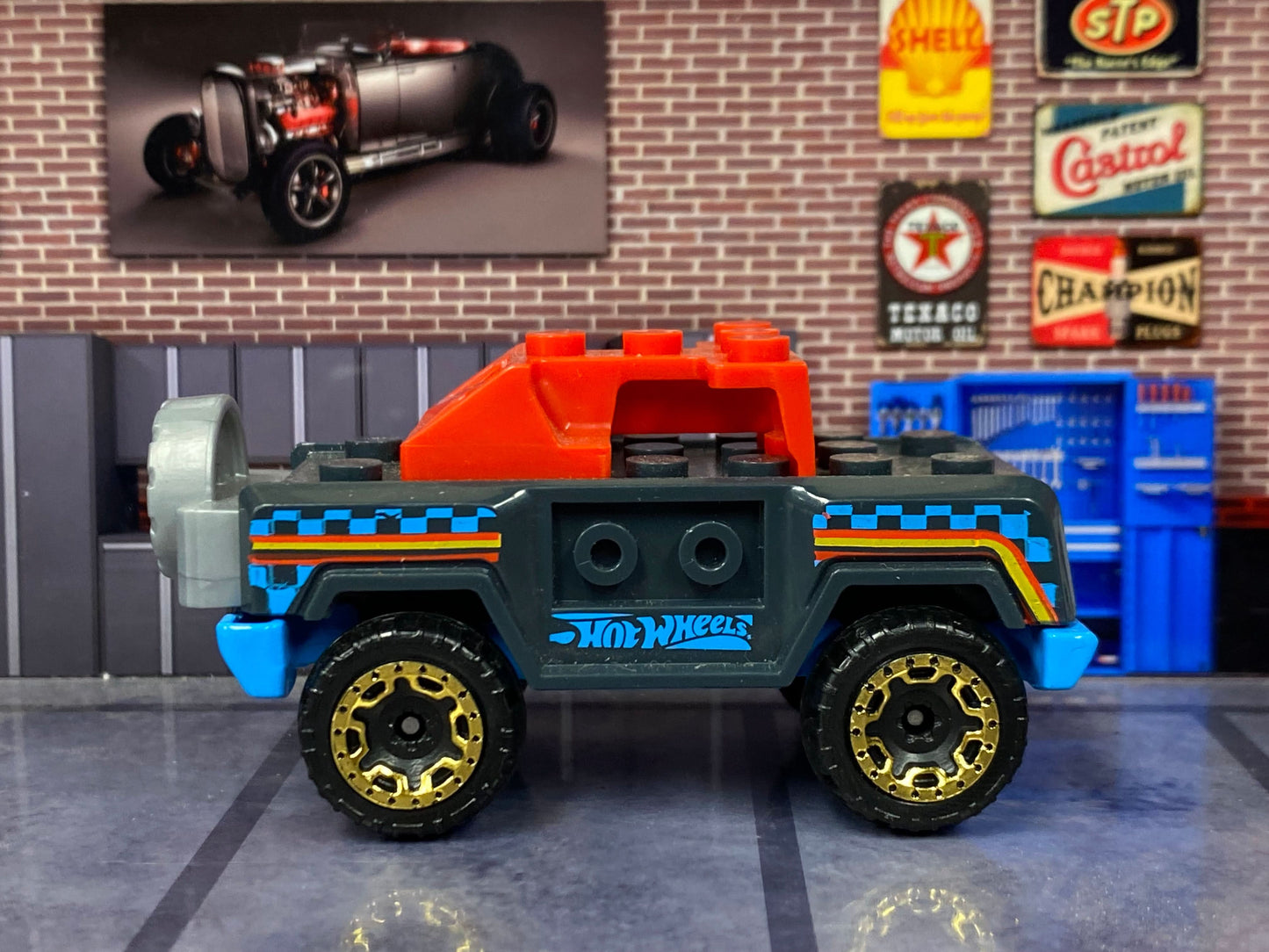 Loose Hot Wheels - Bricking Trails 4x4 - Gray, Blue and Red