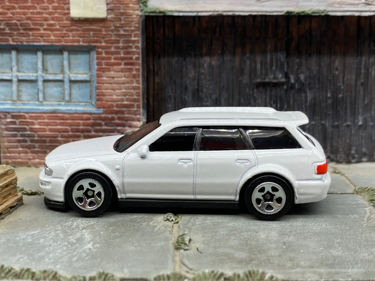 Loose Hot Wheels - 1994 Audi Avant RS2 - White