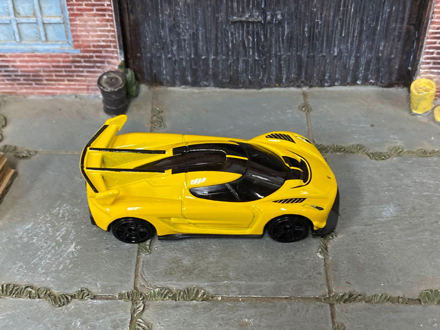 Loose Hot Wheels - 2020 Koenigsegg Jesko - Yellow and Black