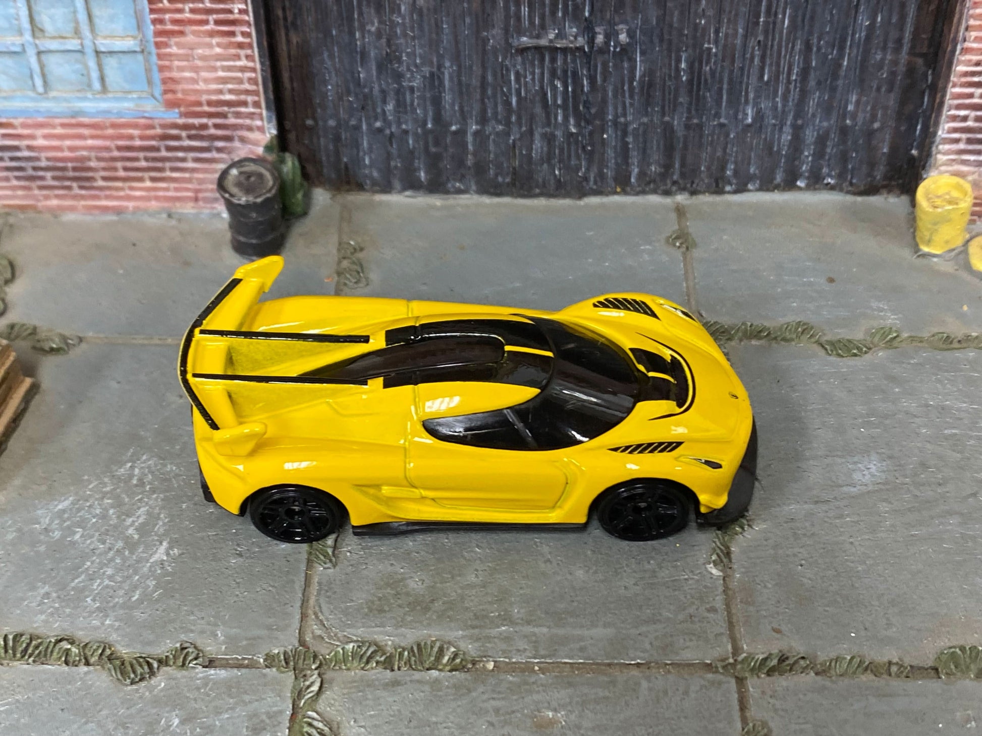 Loose Hot Wheels - 2020 Koenigsegg Jesko - Yellow and Black