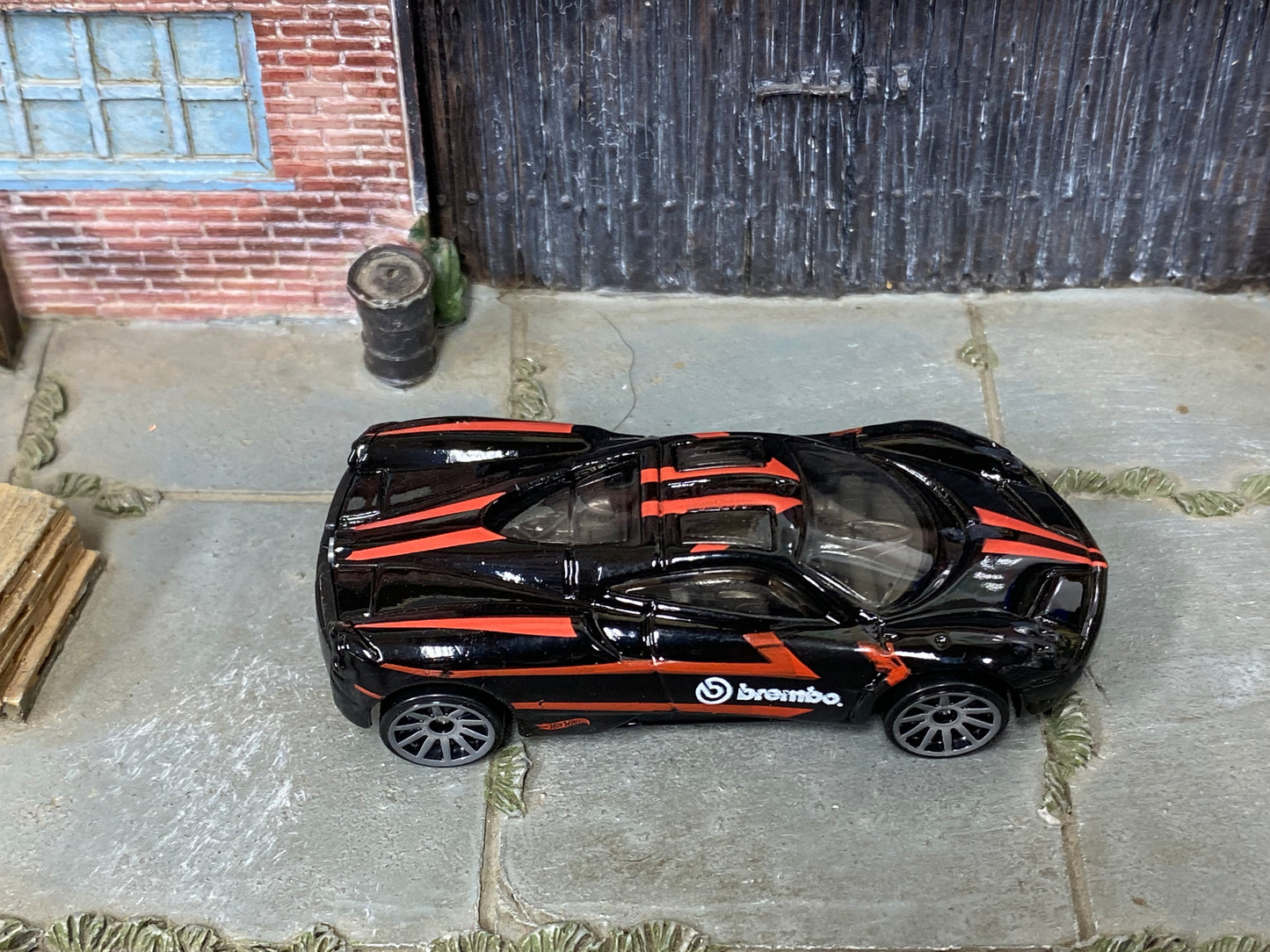 Loose Hot Wheels - Pagani Huayra - Black and Red