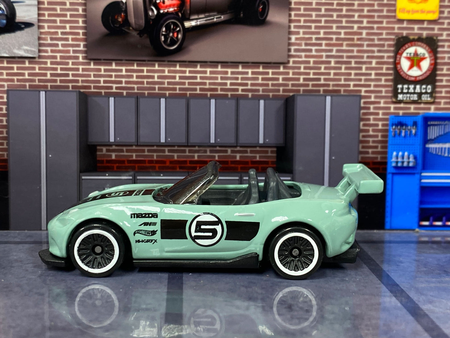 Loose Hot Wheels - 2015 Mazda MX-5 Miata - Green and Black 5