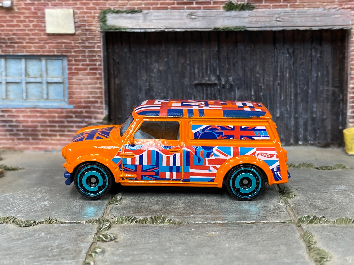 Loose Hot Wheels - 1967 Austin Mini Van - Orange