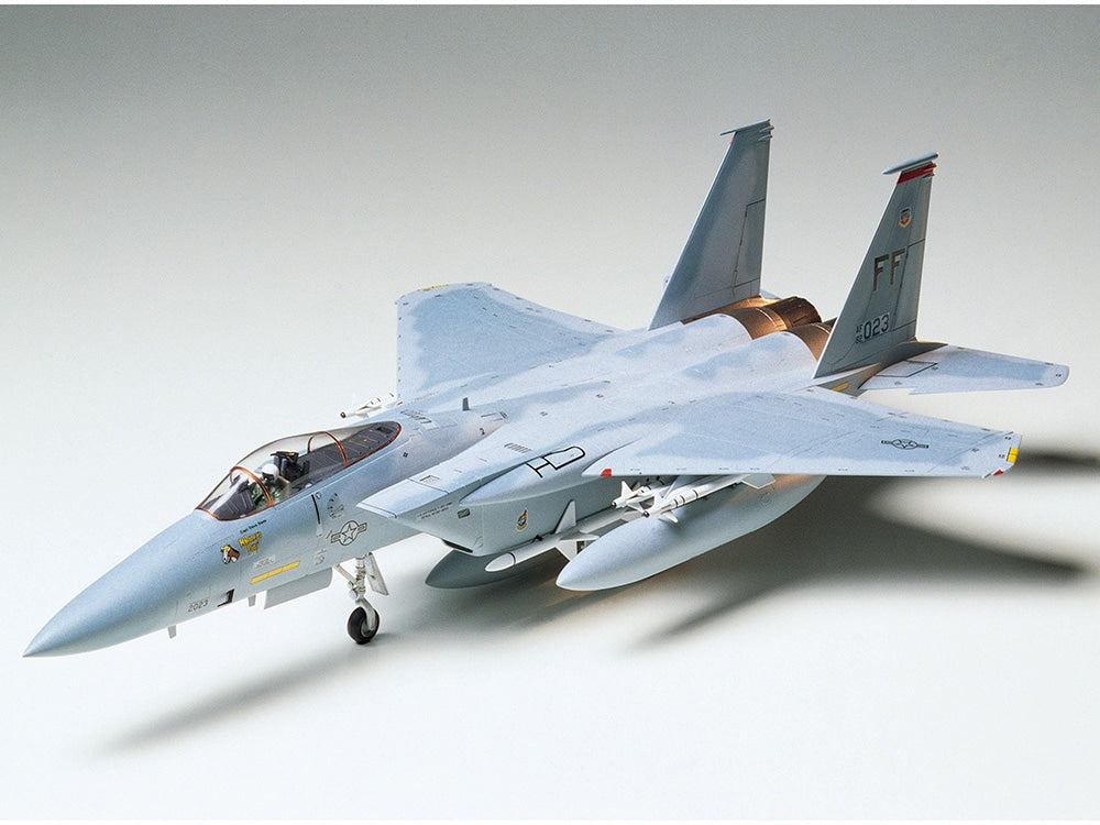 Tamiya 61029 McDonnell Douglas F-15C Eagle 1:48 - assembled and painted model overall view