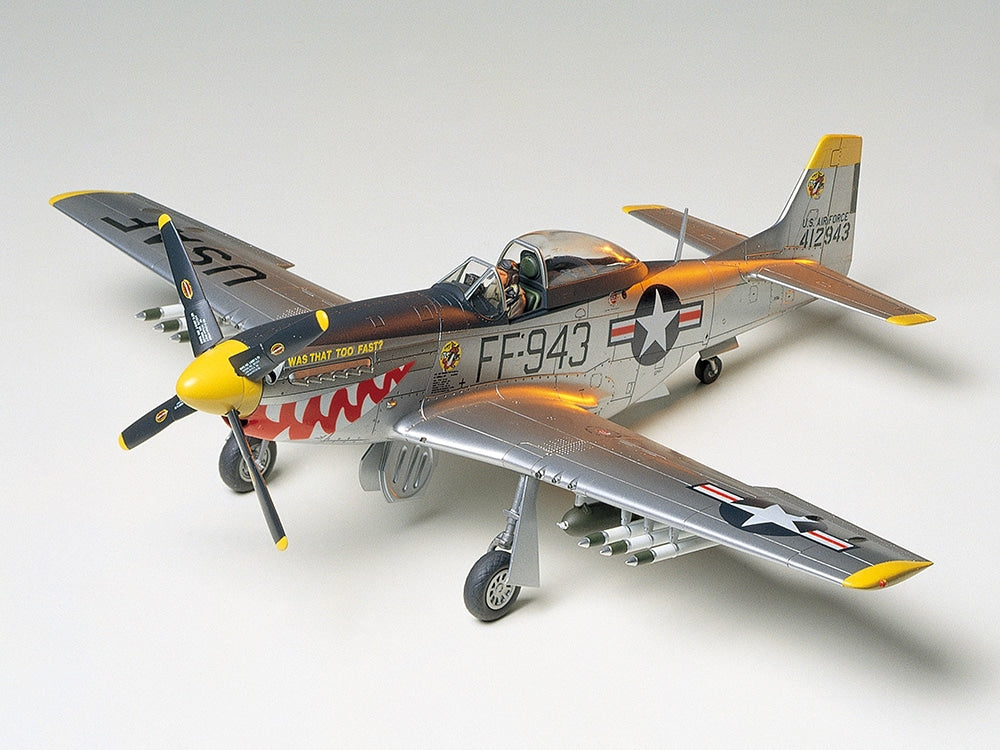 Tamiya 61044 North American F-51D Mustang Korean War 1:48 - assembled and painted model overall view