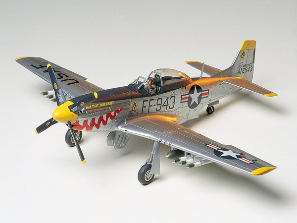 Tamiya 61044 North American F-51D Mustang Korean War 1:48 - assembled and painted model overall view
