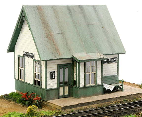 Banta Modelworks O Donkey Corners Depot Kit — completed model view 1
