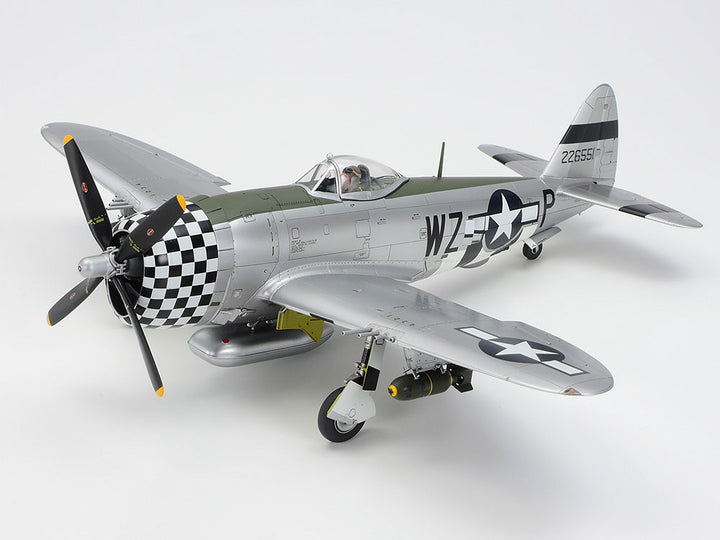 Tamiya 61090 Republic P-47D Thunderbolt Bubbletop 1:48 - assembled and painted model overall view